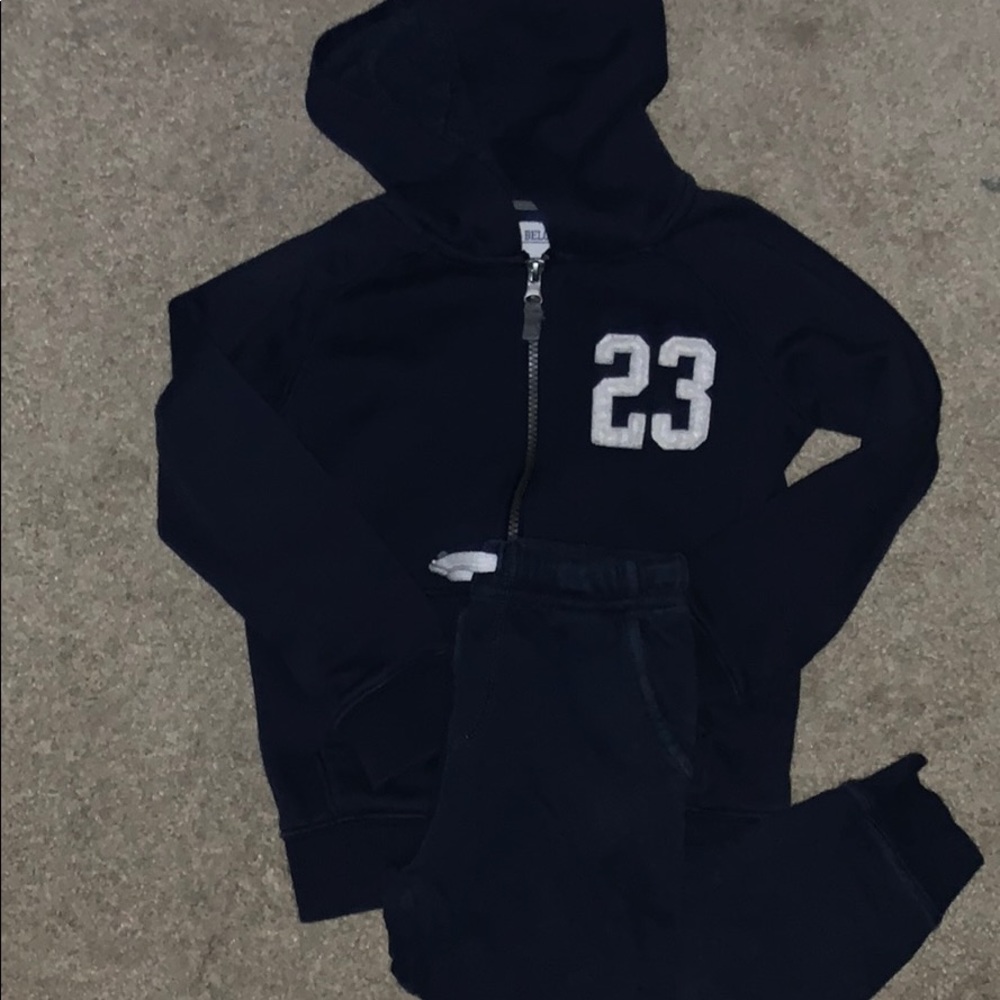 Carter’s Size 5T Sweat Outfit